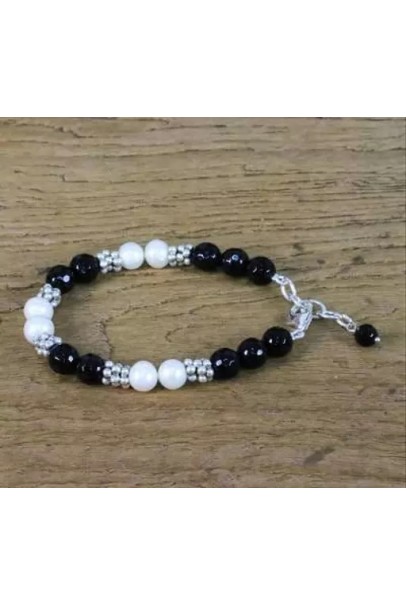 Unique White Pearl and Black Onyx Bracelet